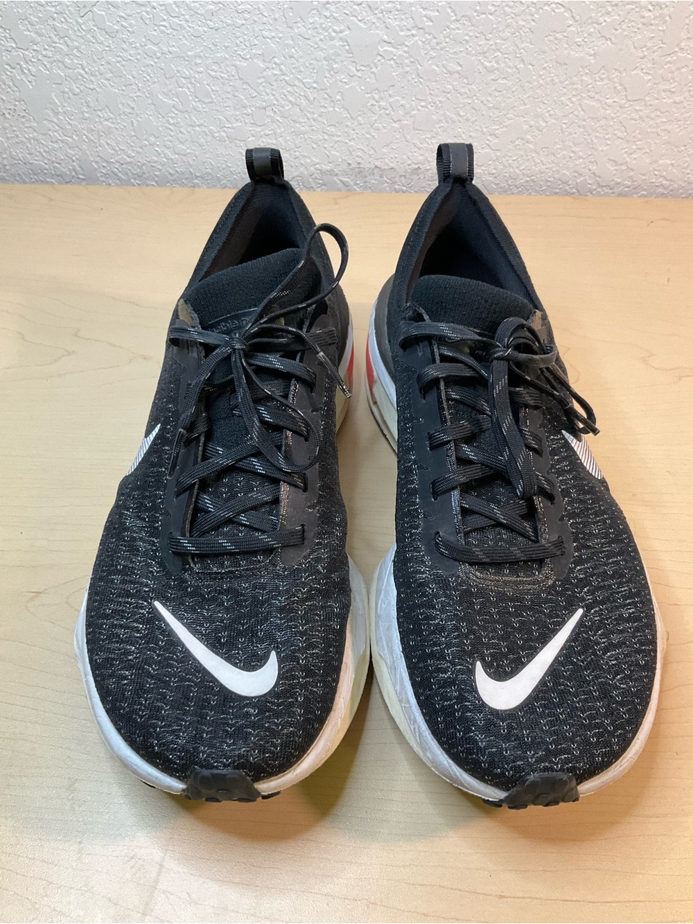 Men’s Nike Invincible Run 3 Black White Running Shoes, size 9